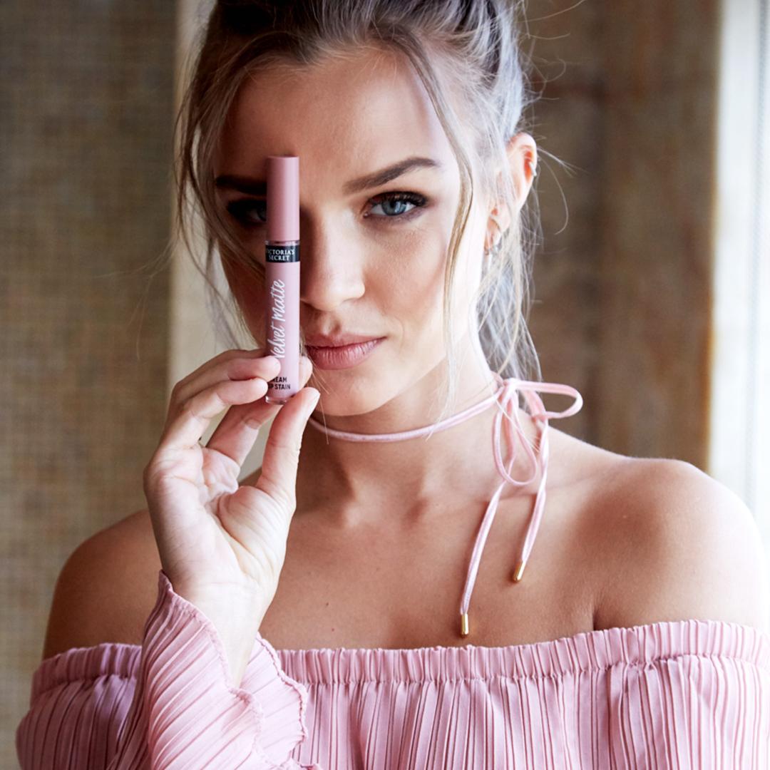 The Velvet Matte Lip is pretty in any shade (but we’re really feeling the pink). https://t.co/c0rWCK6xWq https://t.co/TzXEjJkFsU