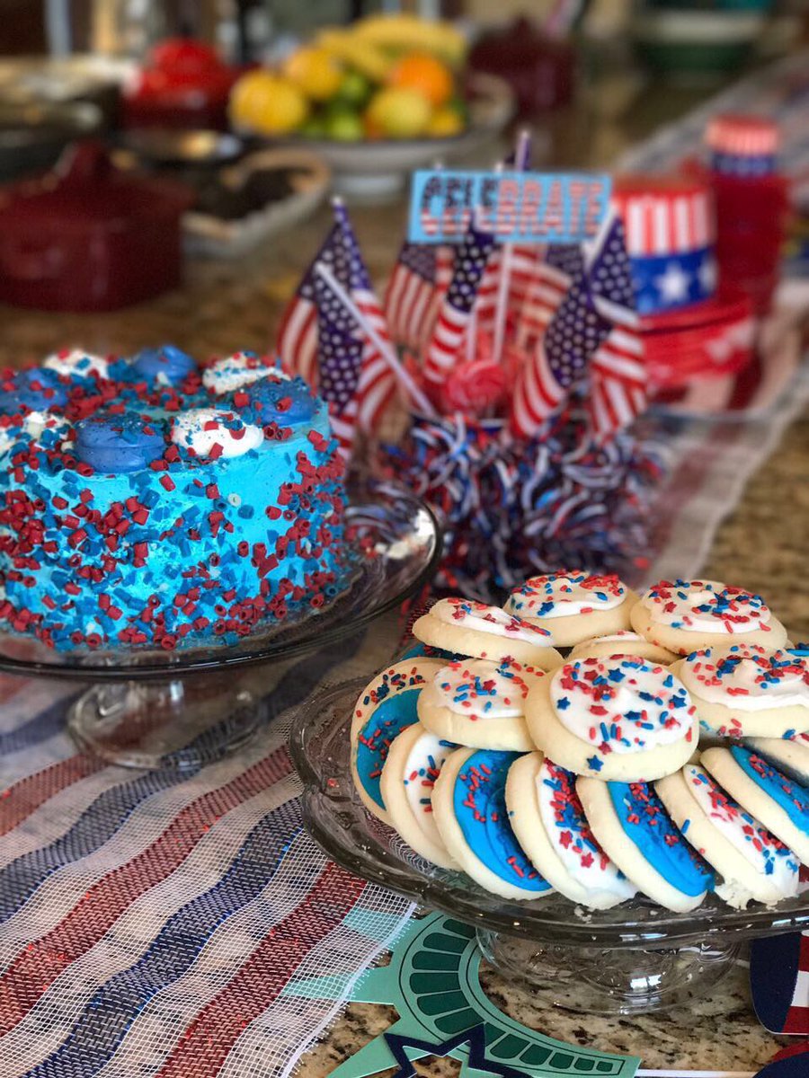 Why must we always celebrate with calories?!!! #CakeIsMyWeakness #Happy4th https://t.co/ZHlNR847jL