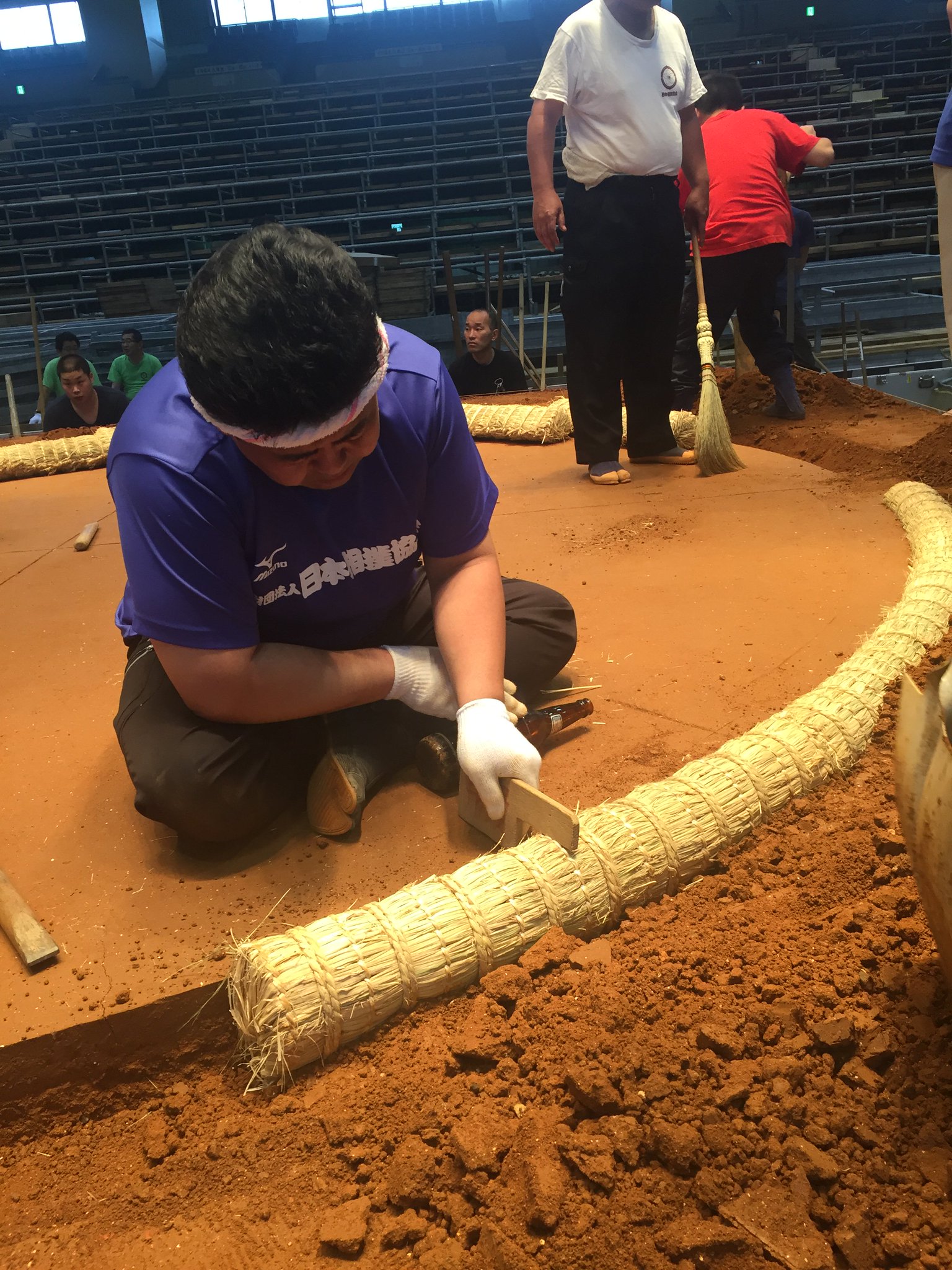 DD9CtPzUwAEBOkZ.jpg:large