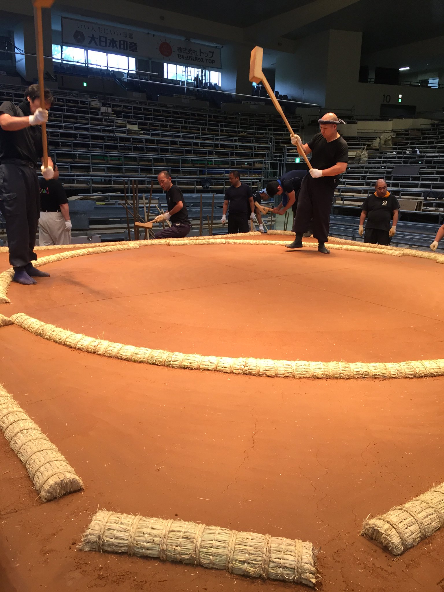 DD9GINCVwAQN3Hv.jpg:large