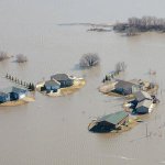 Rivers run a costly race: Timing of crests key to unprecedented flood Rivers run a costly race: Timing of crests key to unprecedented flood