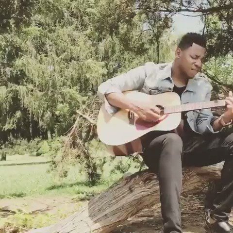 Just @Chrisbluelive chillin' under some trees on a Sunday..... feelin' this easy like a Sunday morning vibe....???????????? https://t.co/m4KDCLZmPl