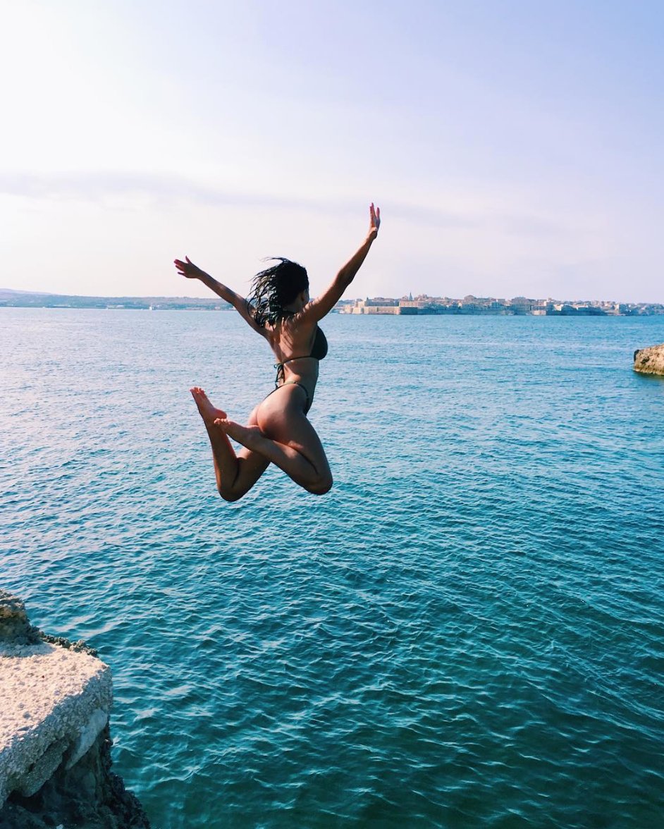 RT @ABikiniADay: Jumping into this week like... https://t.co/XlqpDmPnlV