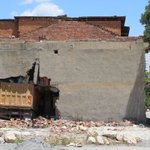 Malatya’da 9 ay önce eve giren kamyon hala çıkarılamadı Malatya’da 9 ay önce eve giren kamyon hala çıkarılamadı