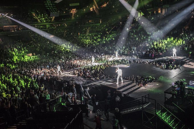 Det Danny Reagan on the night shift in #BROOKLYN!
#Thankful #NKOTB #BlueBloods #TotalPackageTour #StayGrindin' https://t.co/1gRhwejrF4