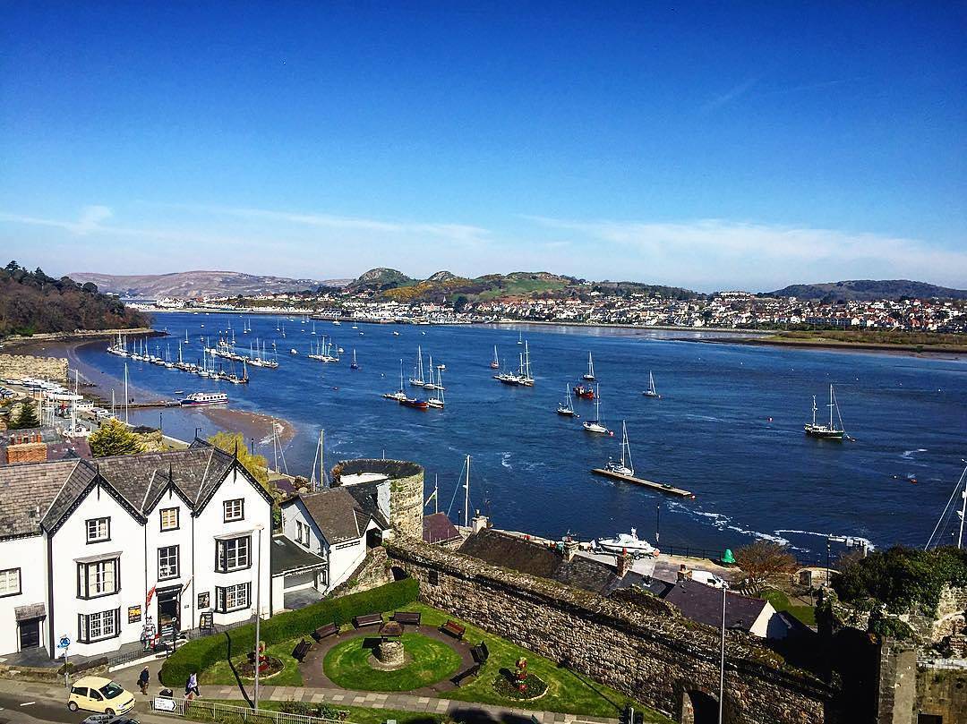 RT @visitwales: A view of the harbour from Conwy Castle.
????  Image by https://t.co/eKn09smyao https://t.co/rFA5HxIAKW