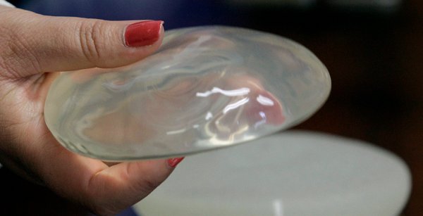 Breast implants are making it harder for doctors to detect heart attacks https://t.co/7fuUAp0pGB by @newsweek https://t.co/QcwfTXFDC2