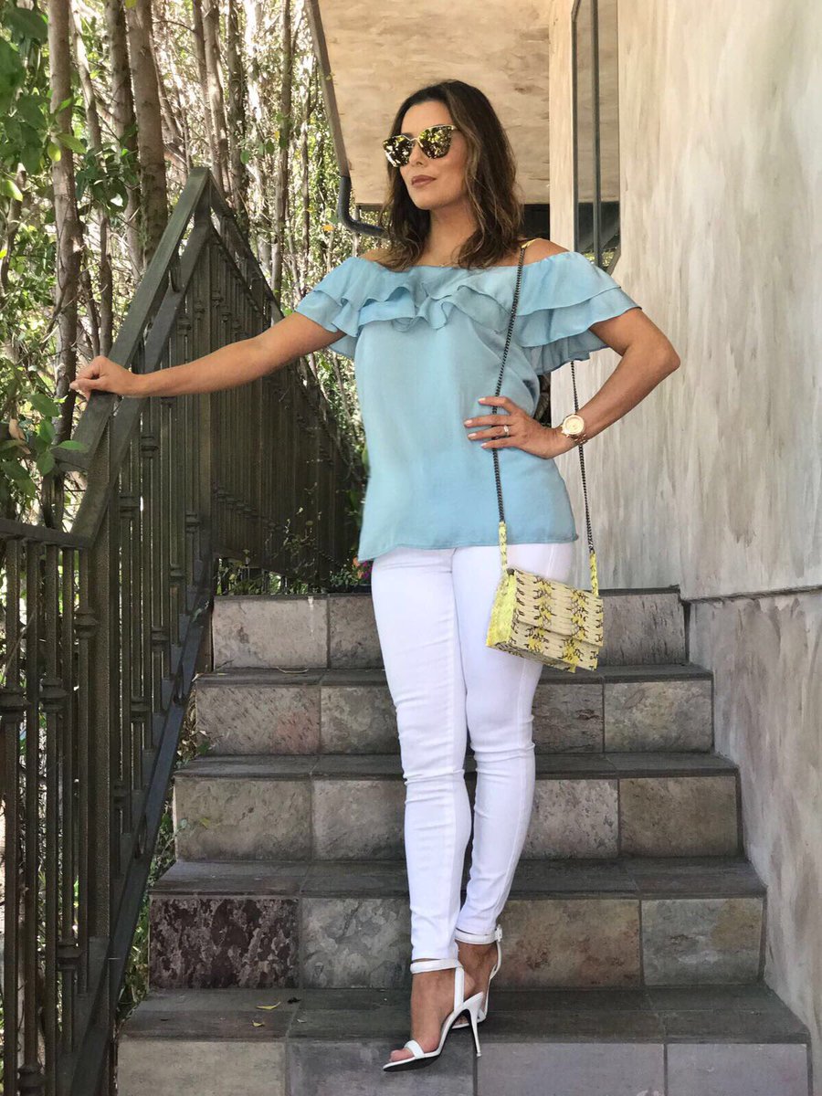 Love white jeans for the summer!! Actually all year round! ????????????#evalongoriacollection https://t.co/WH7xqczIkL