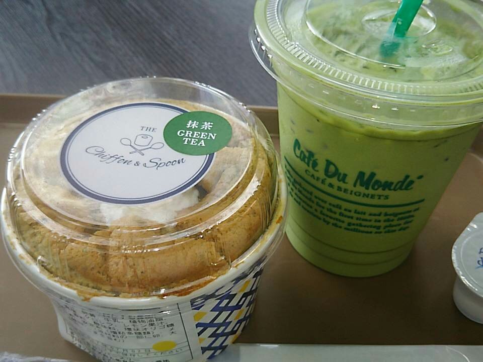 京都は暑い!しかも、物販凄い人!中に入ってからパンフだけ買うつもりで来たけど、ラブステ並だ…。で、私は軽くお昼です♪ 京都は暑い!しかも、物販凄い人!中に入ってからパンフだけ買うつもりで来たけど、ラブステ並だ…。で、私は軽くお昼です♪