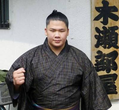 相撲の宇良関をみて、なんか漫画「のたり松太郎」の田中に似ている。 相撲の宇良関をみて、なんか漫画「のたり松太郎」の田中に似ている。