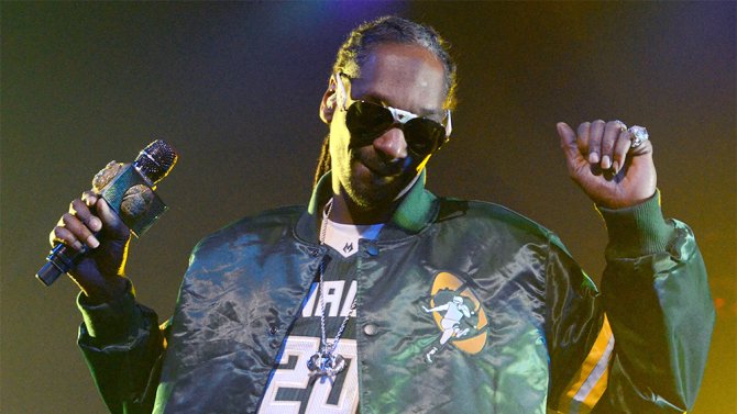 RT @Variety: .@SnoopDogg is rolling out his own line of premium water pipes https://t.co/JvUCr4VLaD https://t.co/3SxoFLqDaC