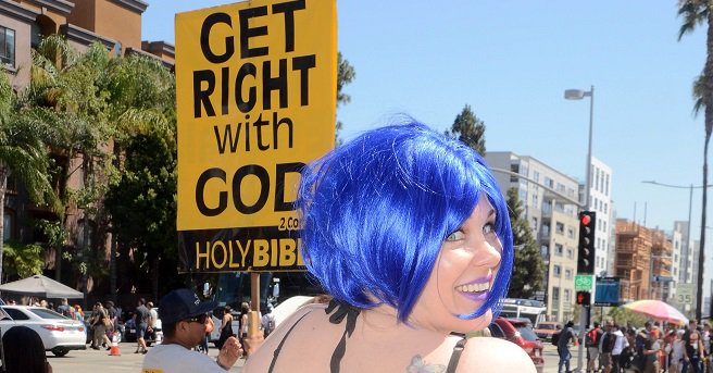 ????????RT @MovieHotties: Maitland Ward's raunchy Anime Expo cosplay riled up the protesters https://t.co/aoyKV6vaHj https://t.co/vDQiKfsPC3