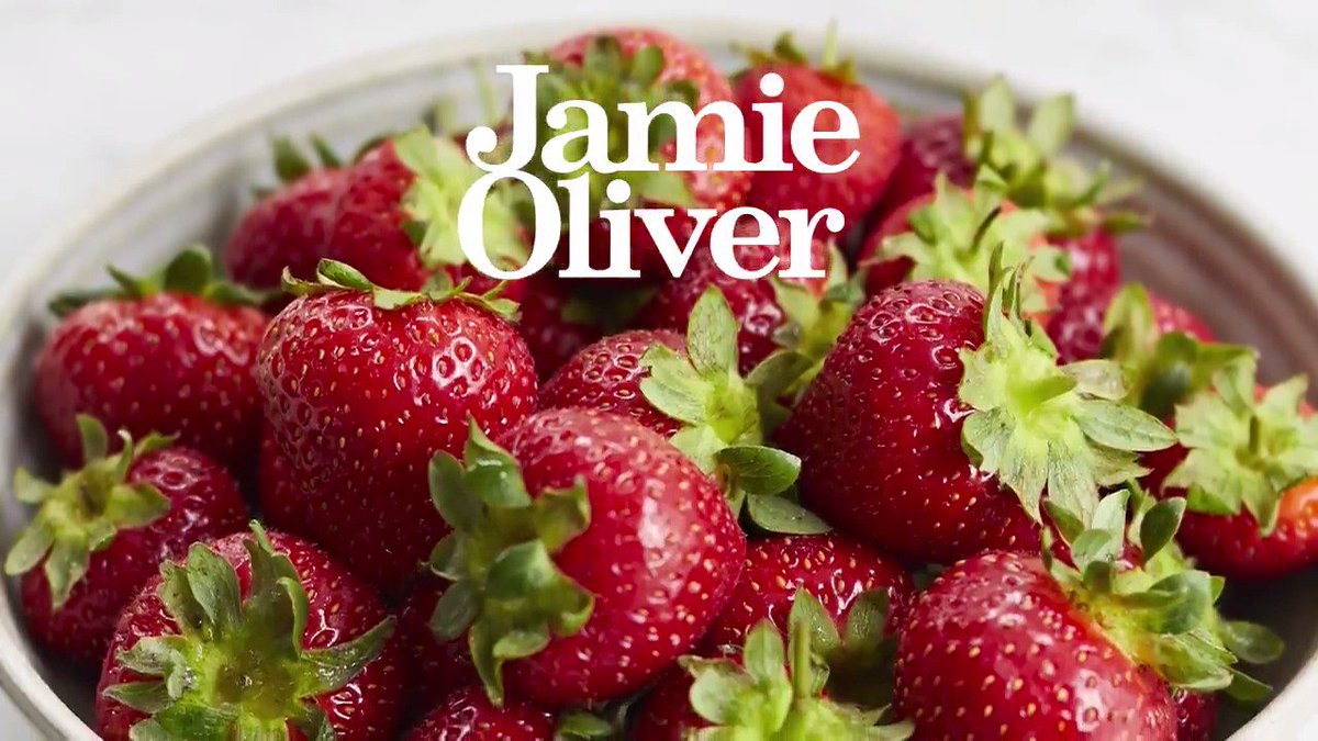 Luckily these 5 strawberry recipes are better than Jamie's #Wimbledon puns....???????????? https://t.co/yOuuk5vIjj https://t.co/O6NtXVCBXO