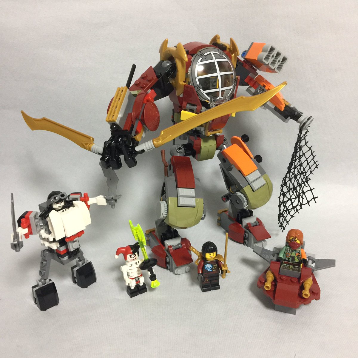 タイミング良く半額以下で売っていたこととパーツ構成が良さそうなことから レゴLEGO 70592 ニンジャゴー ローニン タイミング良く半額以下で売っていたこととパーツ構成が良さそうなことから レゴLEGO 70592 ニンジャゴー ローニン