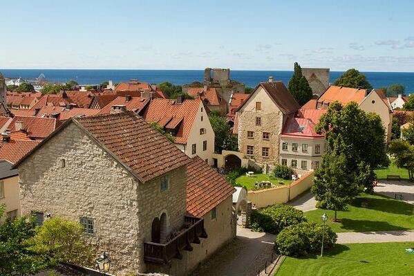 ヴィスビー(Visby)【スウェーデン】スウェーデン南西部に位置するバルト海で最も大きな島のゴトランド島にある街。「薔薇 ヴィスビー(Visby)【スウェーデン】スウェーデン南西部に位置するバルト海で最も大きな島のゴトランド島にある街。「薔薇