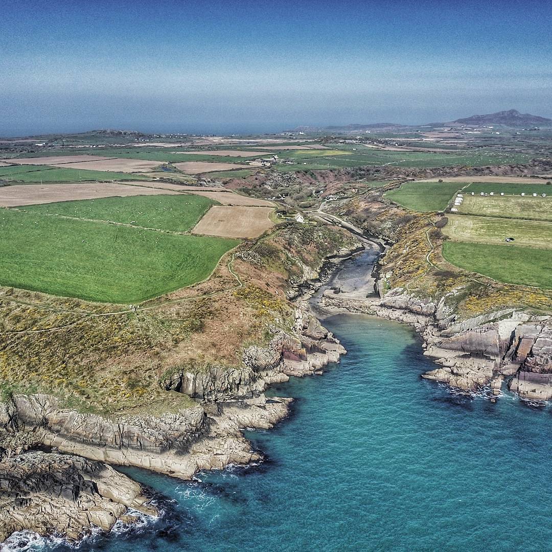 RT @visitwales: The old Roman port of Porthclais, Pembrokeshire by Ben George https://t.co/V8Mx2euLQM https://t.co/P6qDsrHcBK