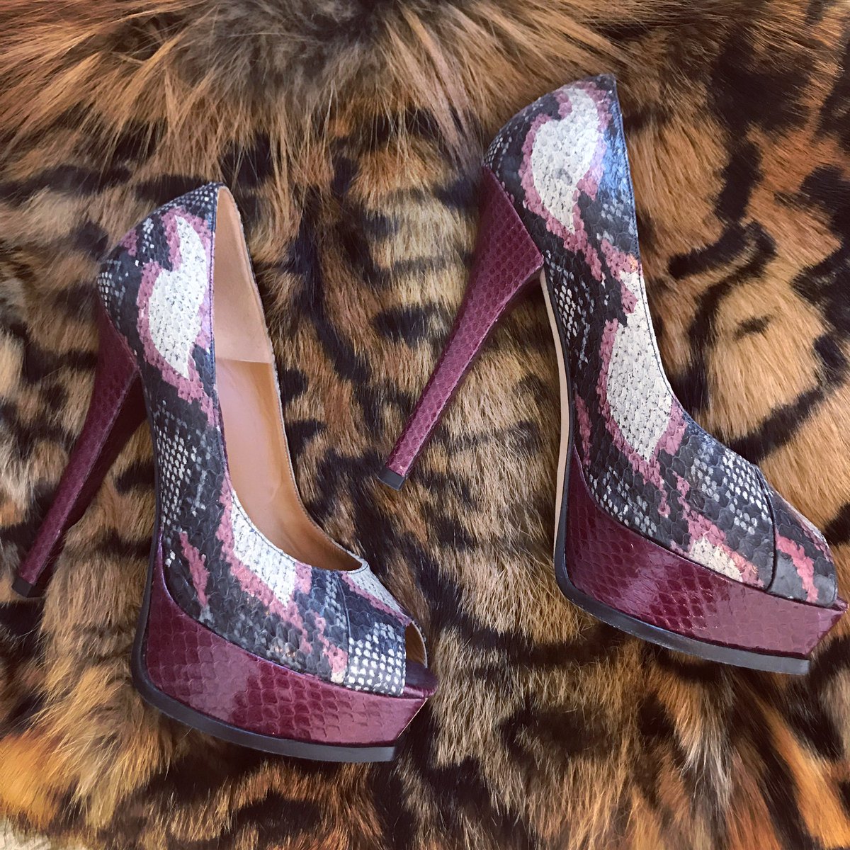 ???? #ShoeCrushSaturday https://t.co/rOAMXOQUdK