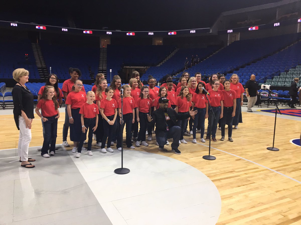 RT @canterburyokc: Thnx @icecube for stopping to say hi! Our youth chorus is so excited! #BIG3CHOIR https://t.co/WKlf421YJN