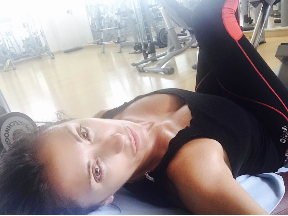 Sempre sotto torchio #gym #workout #MondayMotivation #me #sabrinasalerno https://t.co/sgLxfedalx