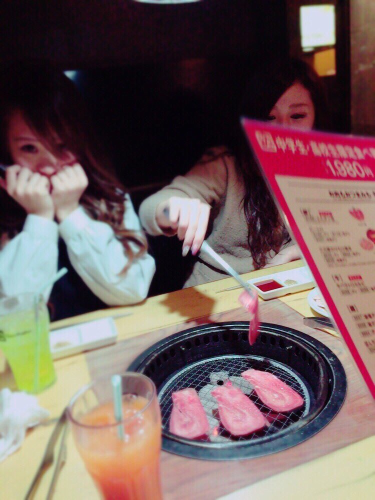 あータン🐮食べたい🔥ヤナギのルル子にガン見されよる あータン🐮食べたい🔥ヤナギのルル子にガン見されよる