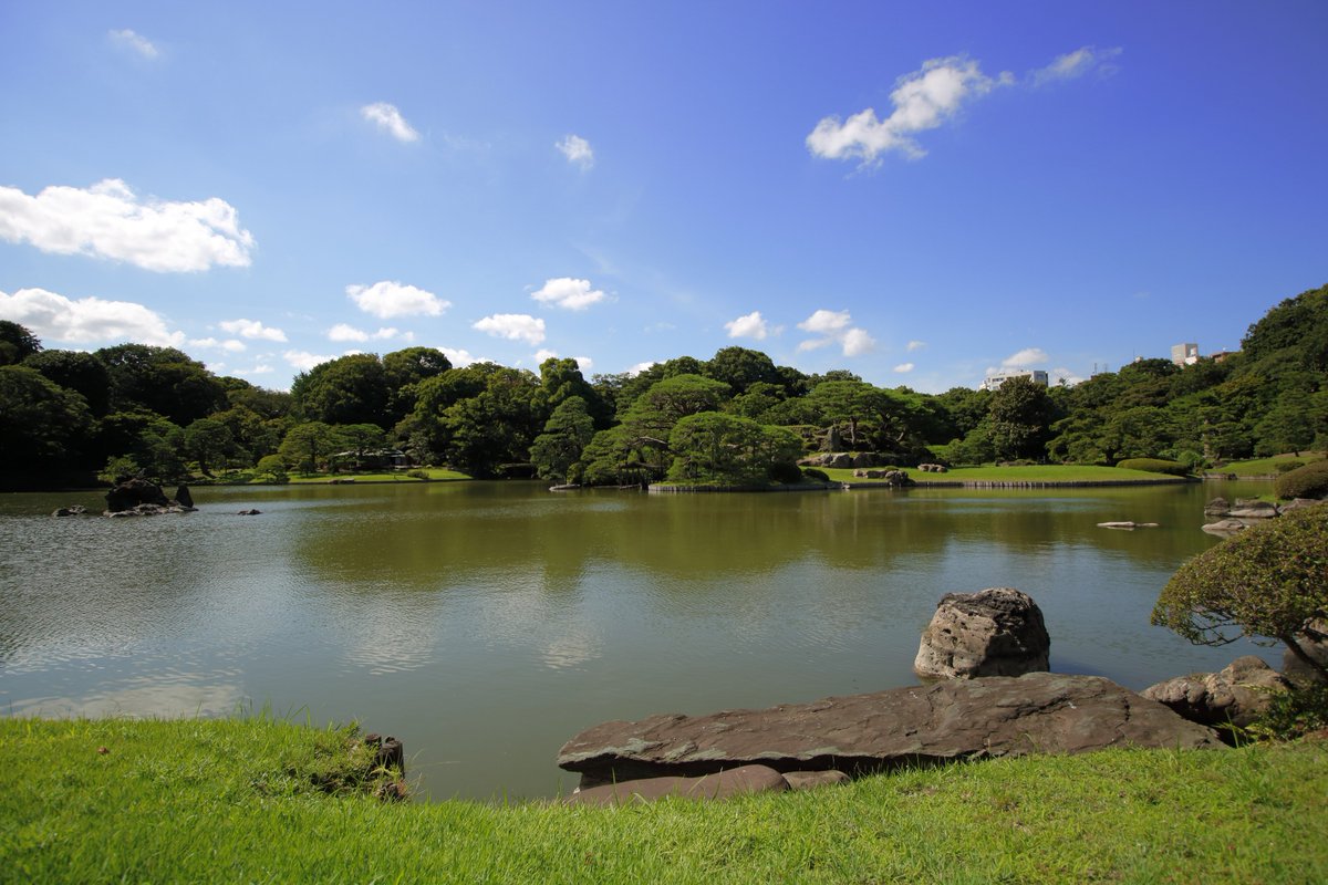 六義園とスカイツリーとにゃんぼー被写体と背景、両方ピント合わせるの難しい・・・それにしても暑かったな(´・ω・`) 六義園とスカイツリーとにゃんぼー被写体と背景、両方ピント合わせるの難しい・・・それにしても暑かったな(´・ω・`)