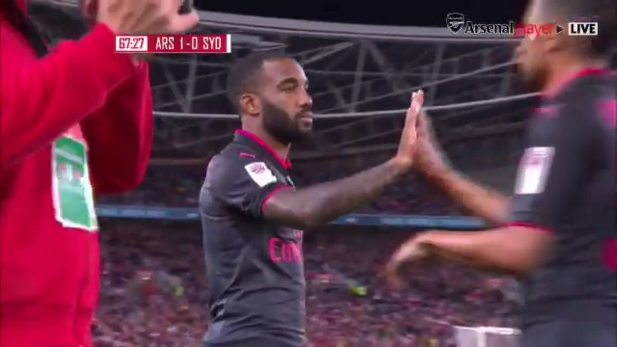 Lacazette avec Arsenal