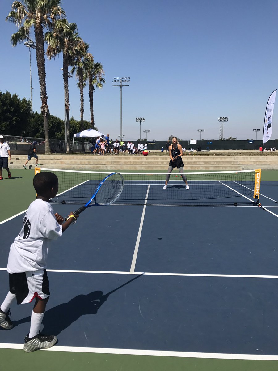 So many smiles this morning with the @usta foundation children and @first1break. ????
#Returntheserve https://t.co/qq8JRzreFL