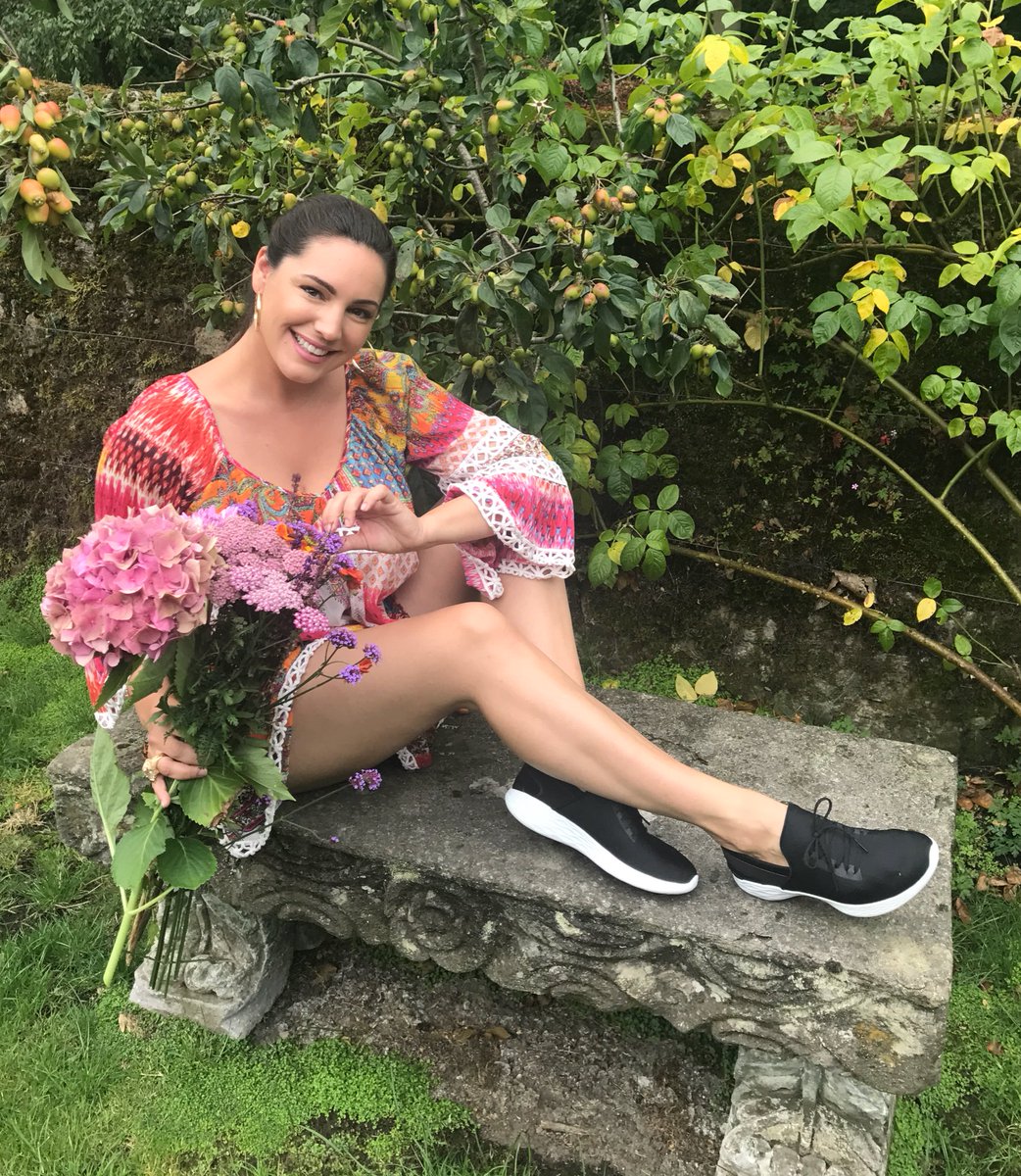 Thanks @SKECHERSUSA For my #YoubySkechersWalk Shoes ✌????????????????‍????☔️ https://t.co/8cfT331wkc