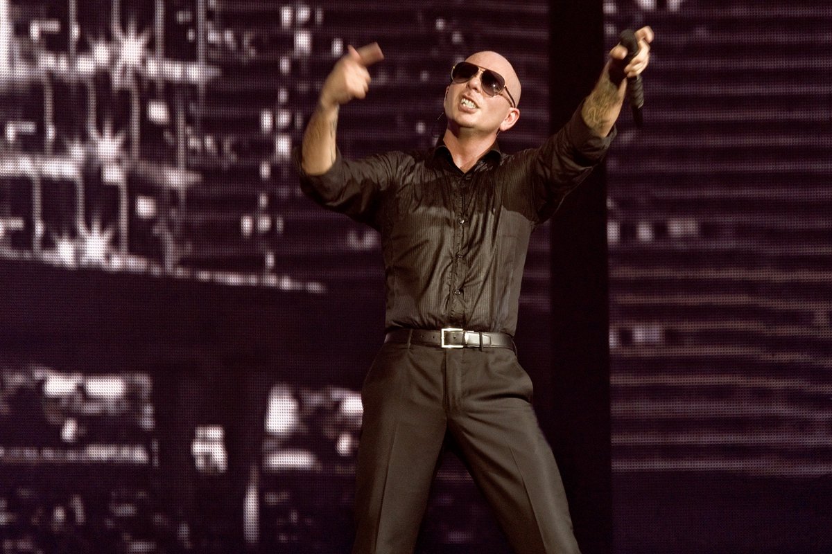 Start the weekend tonight with us in Vegas #PitbullVegas https://t.co/ZzDyqB9ia3 https://t.co/ciWeQQAYqt
