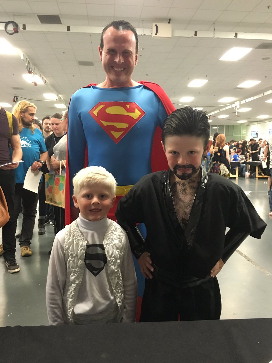 These cats are doing #LFCC2017 right! I mean, look at the hair on Zod's chest! https://t.co/J90kCRLHAw