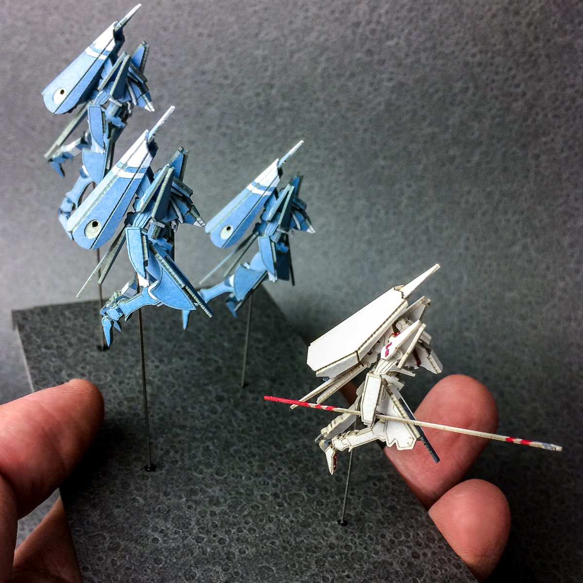 30日のワンフェスで #シドニアの騎士 1/500スケール「隼風&衛人」「衛人隊」のレーザーカット済みペパクラキ 30日のワンフェスで #シドニアの騎士 1/500スケール「隼風&衛人」「衛人隊」のレーザーカット済みペパクラキ