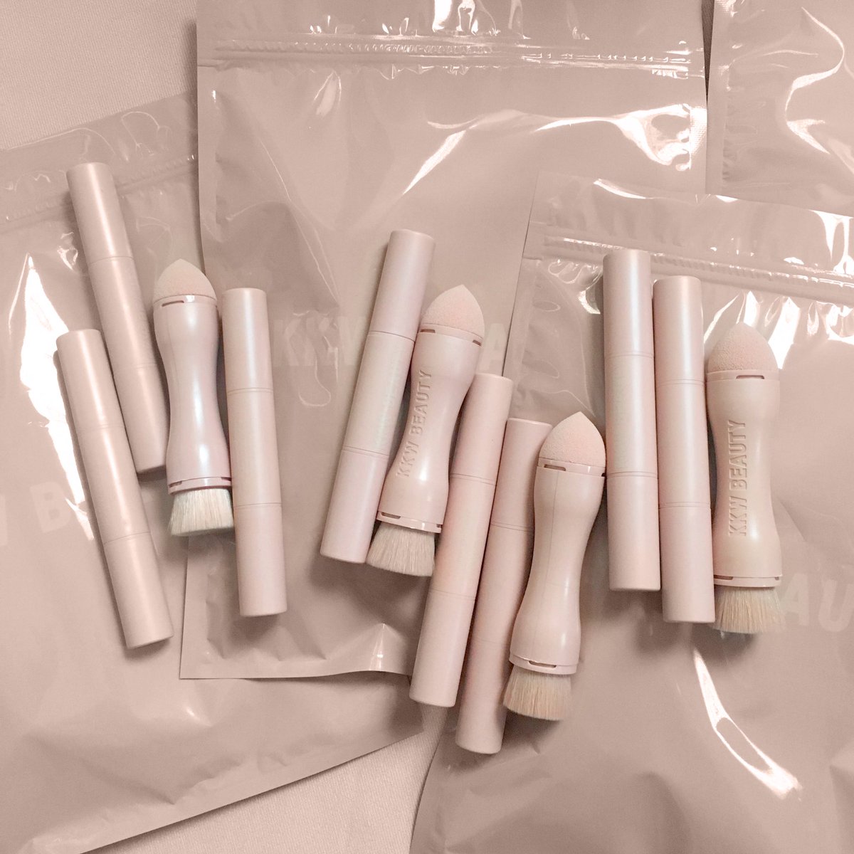 The @kkwbeauty Crème Contour & Highlight Kits are restocking now at https://t.co/PoBZ3bhjs8 https://t.co/qthGstAVvP