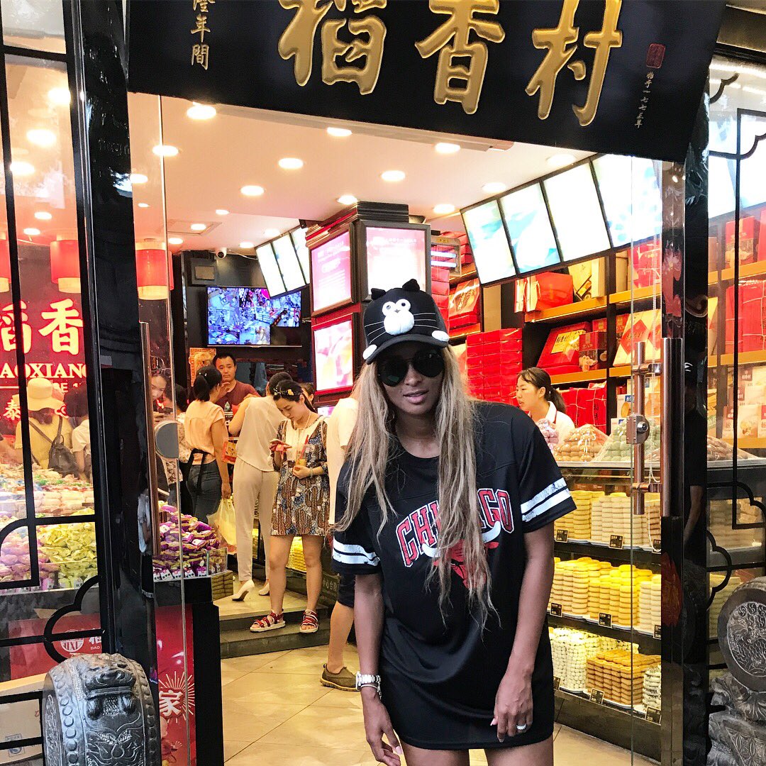 Shopping at Nan Luo Gu Xiang/ 南锣鼓巷 Beijing! #China https://t.co/ZcA4vtidnP
