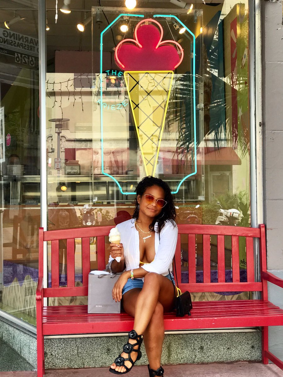 Had the best pear & champagne sorbet ????at @TheFrieze in South Beach. #Miami https://t.co/ALLxUzslvp