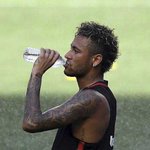 Mercato. Réunion avec Bartomeu, gifle de Suarez... Neymar prépare son départ