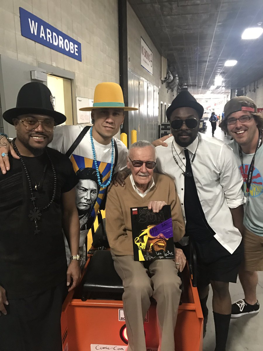 The universe is amazing When @TheRealStanLee shows love to the @BEP's #MasterOfTheSun graphic novel at #comiccon2017 https://t.co/yMihk87x2w