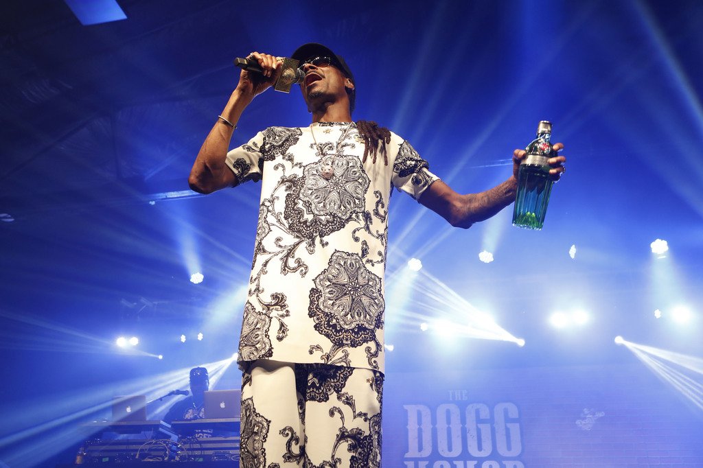 Friday night wit my Diageo fam . Yall know how to treat Big Snoop right !! @TanquerayUSA #TheDoggHouse #TOTC17 https://t.co/6AUQ5w2Nlg