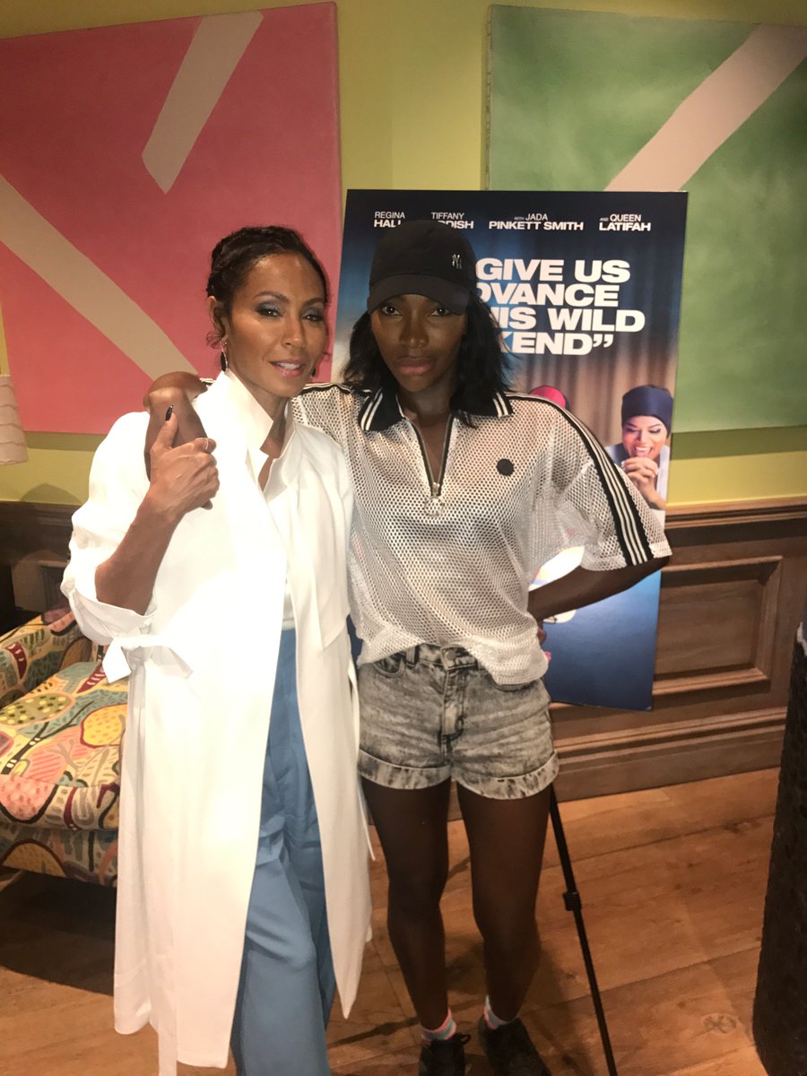.@MichaelaCoel, star of one of my fav shows, Chewing Gum, came out for a London screening of #GirlsTrip. I ❤️her! https://t.co/8FF5kHl2nd