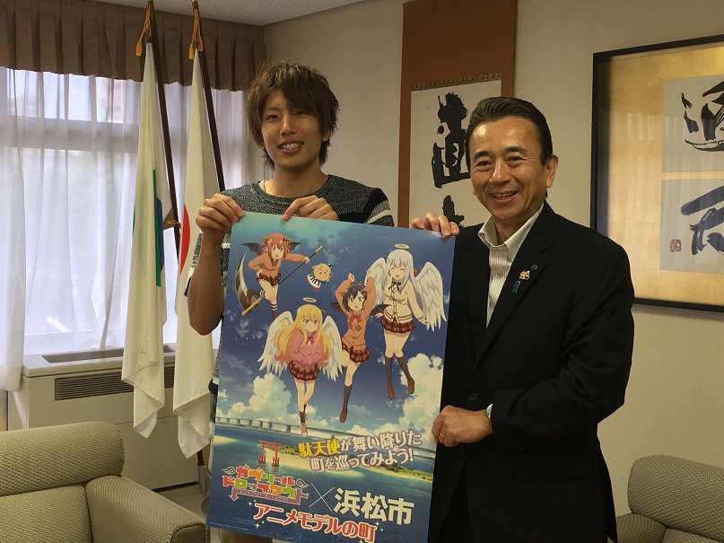 浜松市がモデルのアニメ「ガヴリールドロップアウト」の作者で本市在住でもある、うかみ殿がお越しくださったのじゃ拙者もコラボ 浜松市がモデルのアニメ「ガヴリールドロップアウト」の作者で本市在住でもある、うかみ殿がお越しくださったのじゃ拙者もコラボ