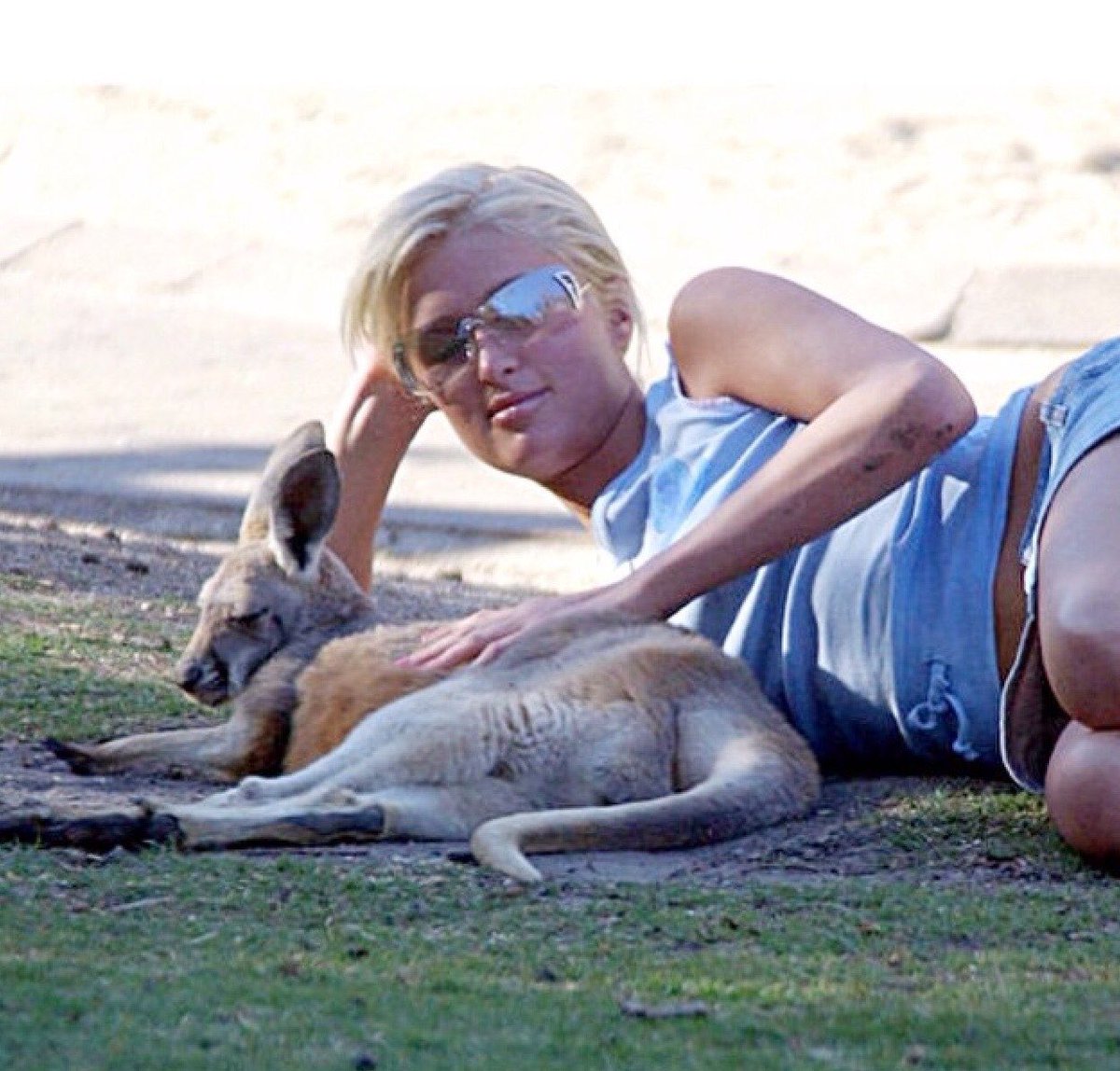Chilling with a Baby Kangaroo! #TBT https://t.co/vAM3auW0E1