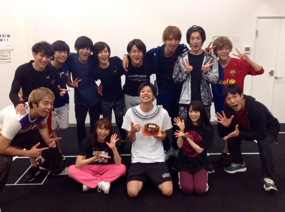 昨日は小沼将太さんのお誕生日をみんなでお祝いしました✨🤣改めておめでとうございますっ✨それでは今日もお稽古頑張ります!# 昨日は小沼将太さんのお誕生日をみんなでお祝いしました✨🤣改めておめでとうございますっ✨それでは今日もお稽古頑張ります!#