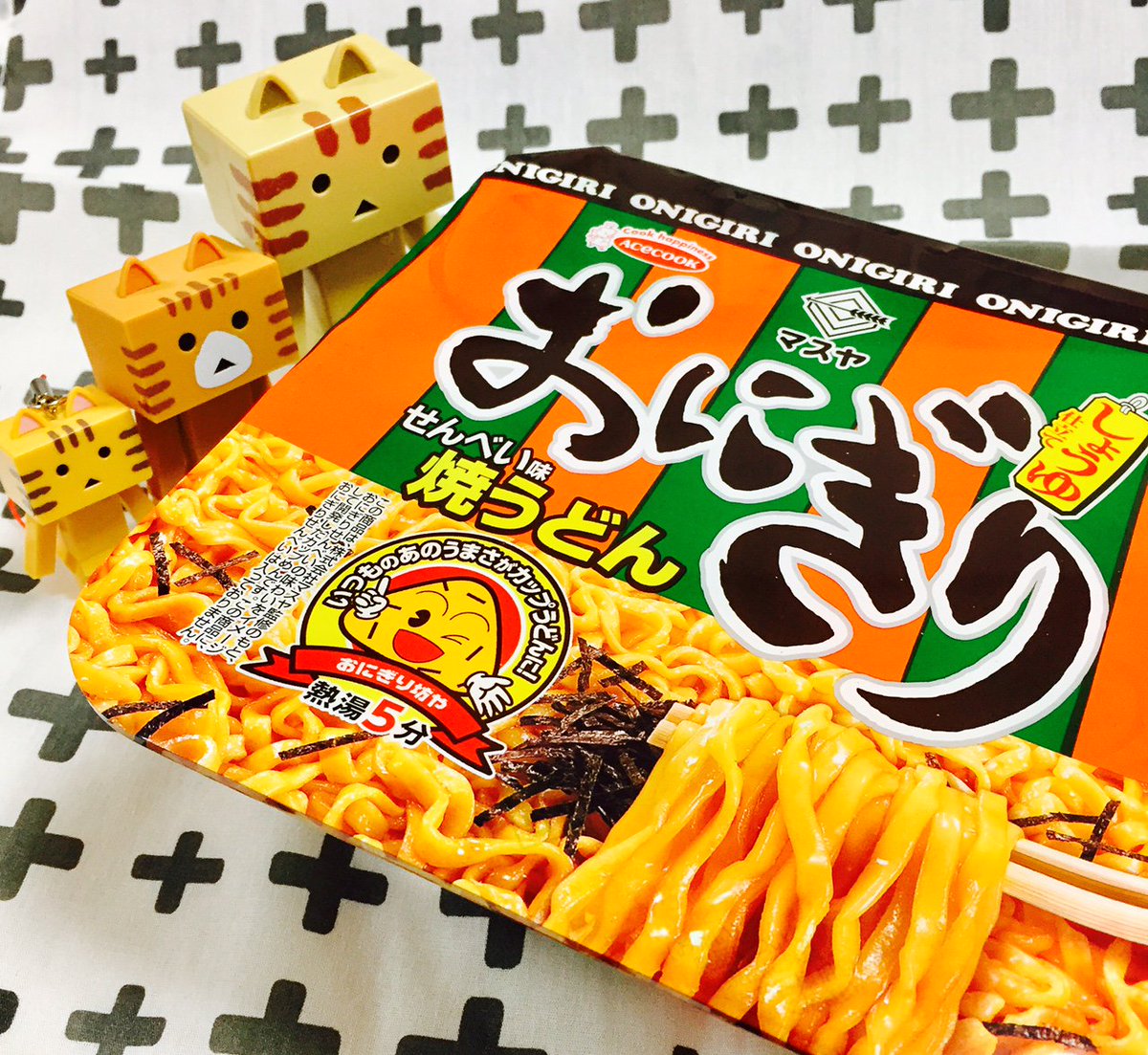 おにぎりせんべい味の焼うどんを買ってみた!食べてみた!おにぎりせんべい味でした!美味しかったけど、なぜおにぎりせんべいを おにぎりせんべい味の焼うどんを買ってみた!食べてみた!おにぎりせんべい味でした!美味しかったけど、なぜおにぎりせんべいを