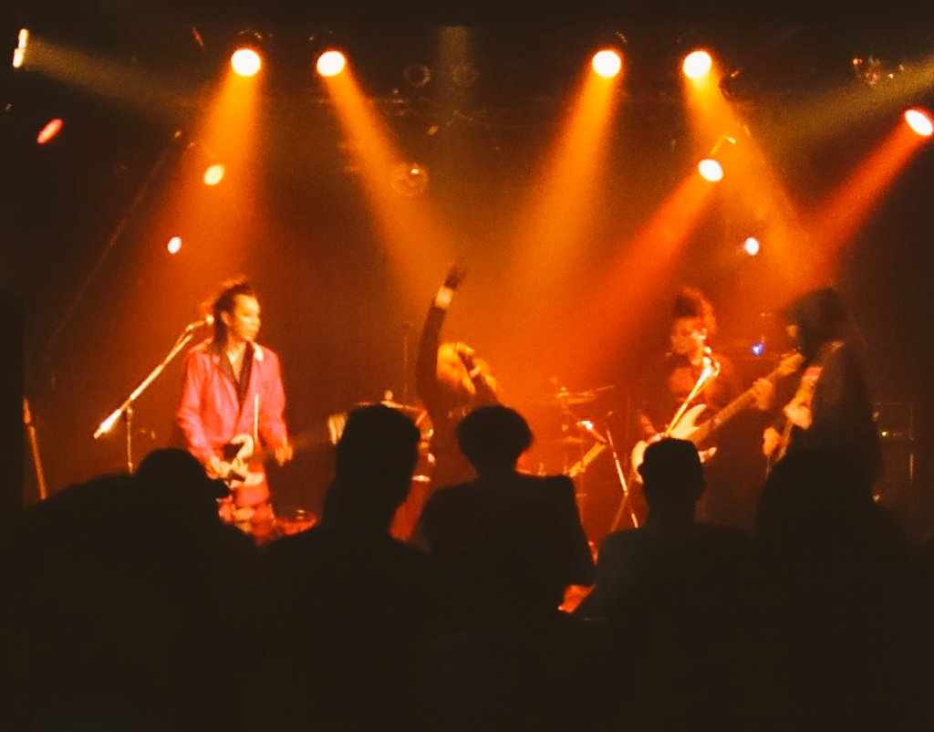 5番手は「BUCK-YACK」!なんだこの再現度は!?(笑)どうしたんだ俺は...ホール内は大盛り上がりで惡の華が咲き乱 5番手は「BUCK-YACK」!なんだこの再現度は!?(笑)どうしたんだ俺は...ホール内は大盛り上がりで惡の華が咲き乱