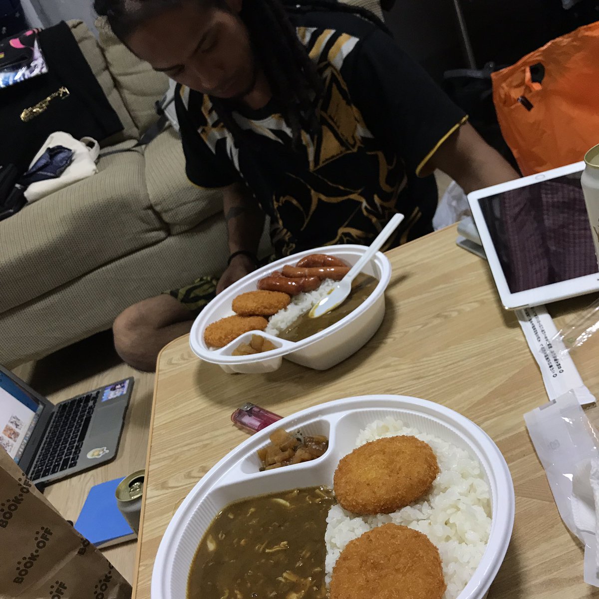 おたみっすのイヴのイヴ的なカレーパーリー。ワカコ酒視ながらw おたみっすのイヴのイヴ的なカレーパーリー。ワカコ酒視ながらw