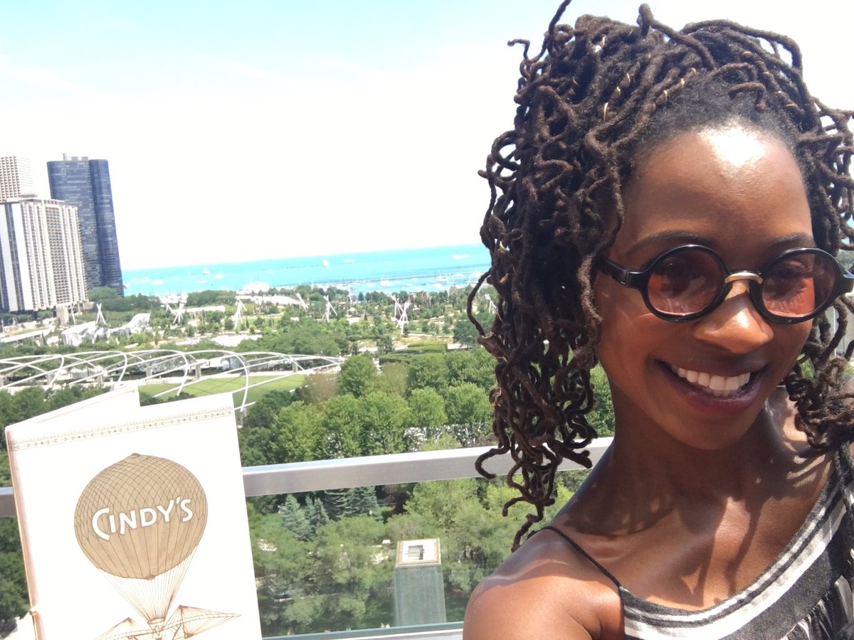 The best day for a rooftop brunch! @CindysRooftop was awesome!!! I love food in Chicago! https://t.co/x9sHD9rHJ3
