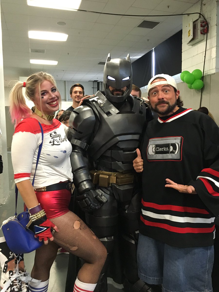 Batfleck Reunion! This dude was on point at #LFCC17! He looked like the genuine article (except for the mustache). https://t.co/UiGc4hecXY