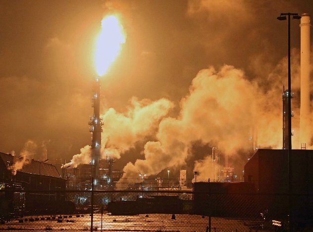 Shell shutters Europe's largest refinery after fire