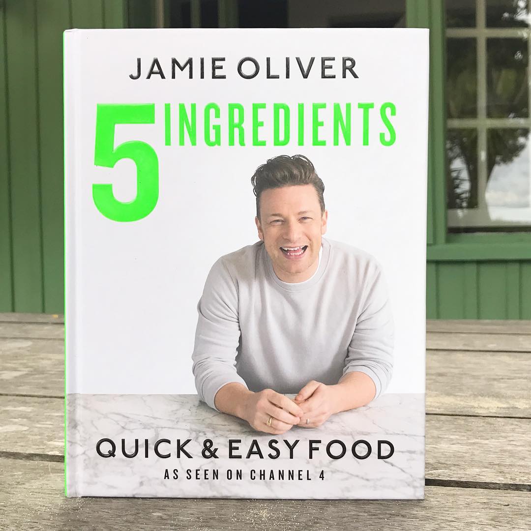 Pinch punch! #QuickandEasyFood hits the shelves THIS MONTH!????   Pre-order your copy now: https://t.co/zFWC9fPPI1 https://t.co/xJ6V8PmfsH