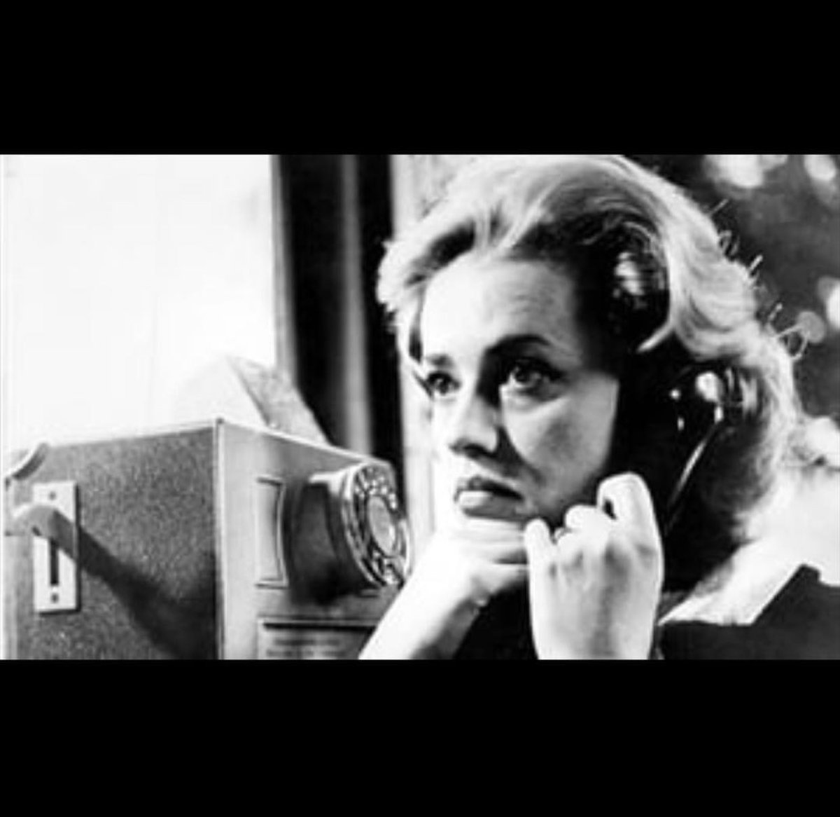 #another great #icon #jeannemoreau #legend #sirenofthescreen may you R.I.P ❤️???????? #YSL https://t.co/cXMnplB9Iy