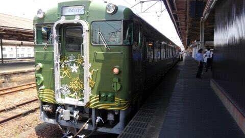 明日、山陰線を走る新たな観光列車「〇〇のはなし」の運行がスタートするよ☆彡萩市(は)、長門市(な)、下関市(し)の美しい 明日、山陰線を走る新たな観光列車「〇〇のはなし」の運行がスタートするよ☆彡萩市(は)、長門市(な)、下関市(し)の美しい